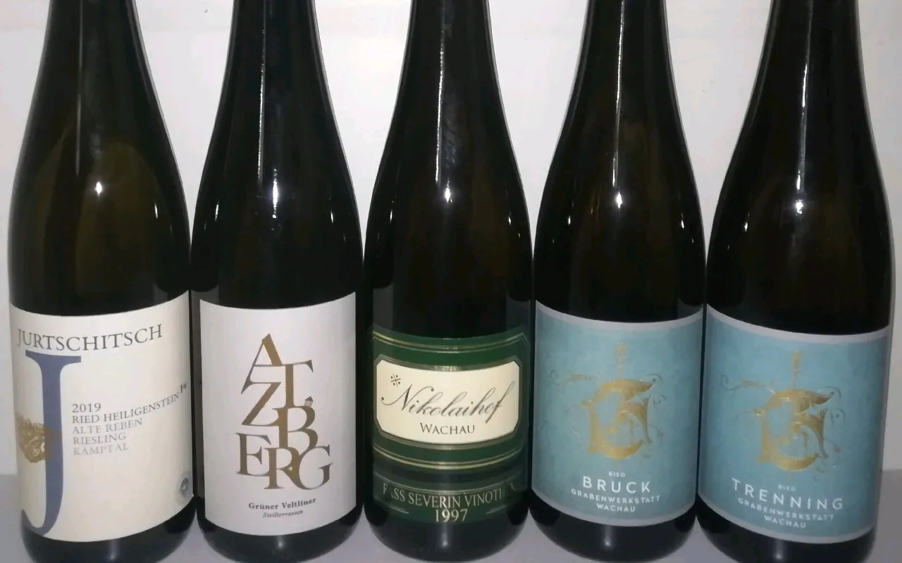 Liste ca 90fl, Wachau, DE Riesling, ein wenig Rot - image 3